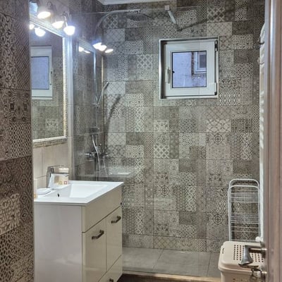 Alquiler de cómodos apartamentos de 2 habitaciones, 55 m², zona Casa de Cultură, Constanza, Rumanía